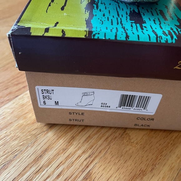 Glitter stiletto boot with gold heel /LIKE NEW - Picture 2 of 5